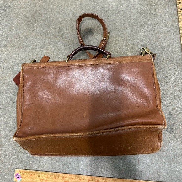 Coach Vintage Beekman Leather Flap Twist Lock Briefcase Messenger Bag has hole - Picture 5 of 10
